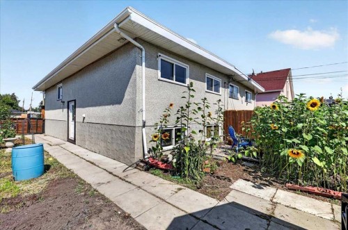 4309 26 Avenue Se, Calgary, AB - Outdoor