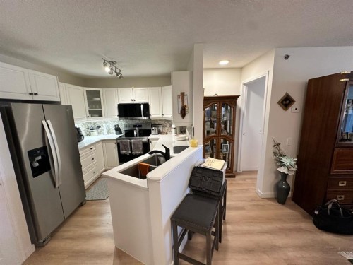3338-1818 Simcoe Boulevard Sw, Calgary, AB - Indoor Photo Showing Kitchen With Double Sink