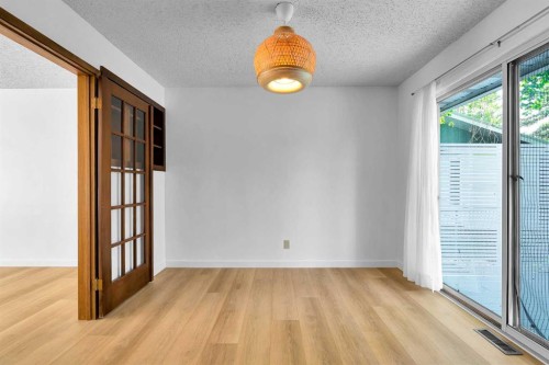 7819 7 Street Sw, Calgary, AB - Indoor Photo Showing Other Room