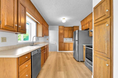 7819 7 Street Sw, Calgary, AB - Indoor Photo Showing Kitchen With Double Sink