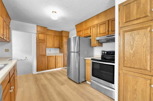 7819 7 Street Sw, Calgary, AB - Indoor Photo Showing Kitchen