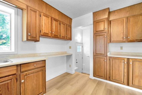 7819 7 Street Sw, Calgary, AB - Indoor Photo Showing Kitchen