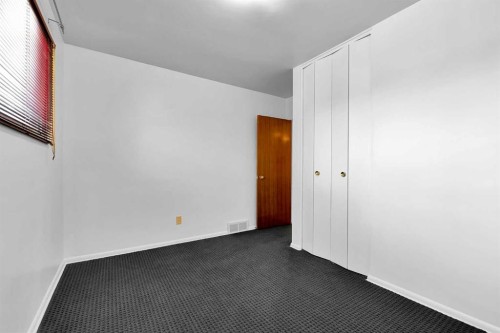 7819 7 Street Sw, Calgary, AB - Indoor Photo Showing Other Room
