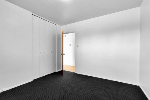 7819 7 Street Sw, Calgary, AB - Indoor Photo Showing Other Room