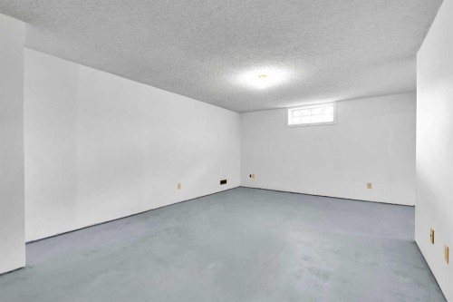 7819 7 Street Sw, Calgary, AB - Indoor Photo Showing Other Room