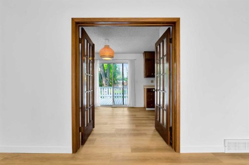 7819 7 Street Sw, Calgary, AB - Indoor Photo Showing Other Room
