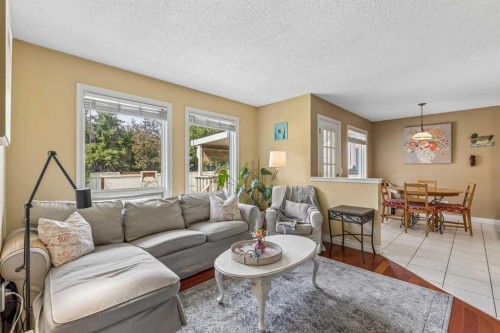 684 Sunmills Drive Se, Calgary, AB - Indoor Photo Showing Living Room
