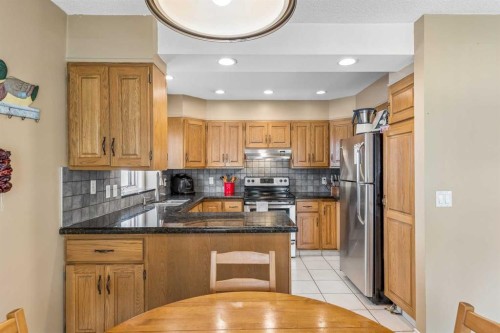 684 Sunmills Drive Se, Calgary, AB - Indoor Photo Showing Kitchen