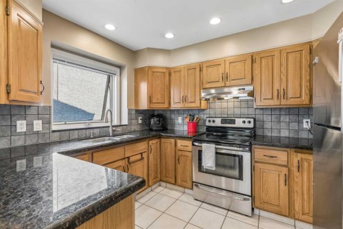 684 Sunmills Drive Se, Calgary, AB - Indoor Photo Showing Kitchen