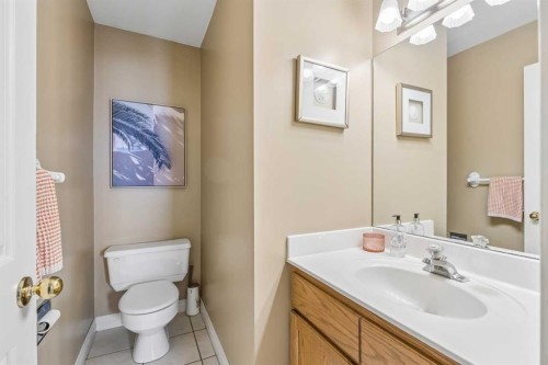 684 Sunmills Drive Se, Calgary, AB - Indoor Photo Showing Bathroom