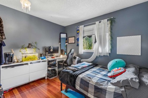 684 Sunmills Drive Se, Calgary, AB - Indoor Photo Showing Bedroom