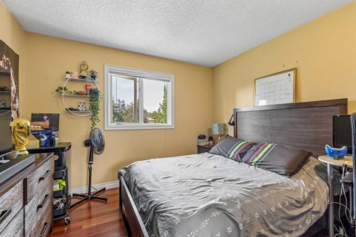 684 Sunmills Drive Se, Calgary, AB - Indoor Photo Showing Bedroom