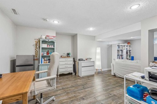 684 Sunmills Drive Se, Calgary, AB - Indoor