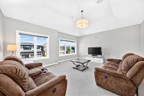 33 Aspen Summit Circle Sw, Calgary, AB - Indoor Photo Showing Living Room