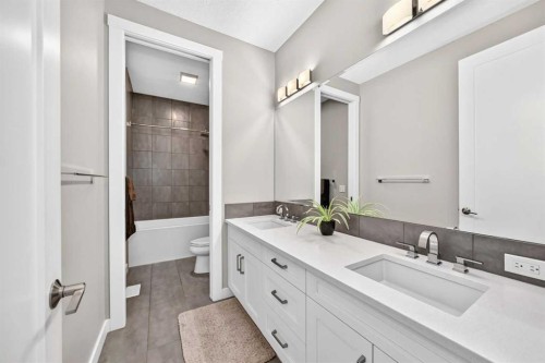 33 Aspen Summit Circle Sw, Calgary, AB - Indoor Photo Showing Bathroom