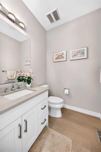 33 Aspen Summit Circle Sw, Calgary, AB - Indoor Photo Showing Bathroom