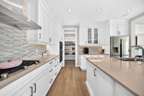 33 Aspen Summit Circle Sw, Calgary, AB - Indoor Photo Showing Kitchen With Upgraded Kitchen