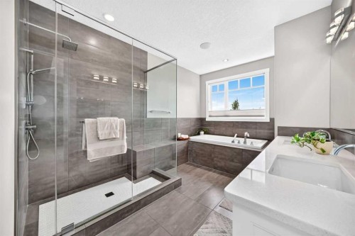 33 Aspen Summit Circle Sw, Calgary, AB - Indoor Photo Showing Bathroom
