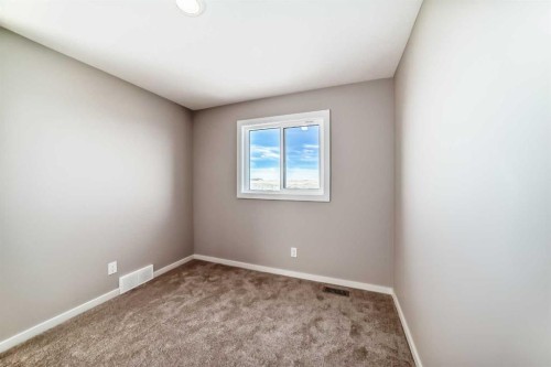608 Sora Boulevard Se, Calgary, AB 