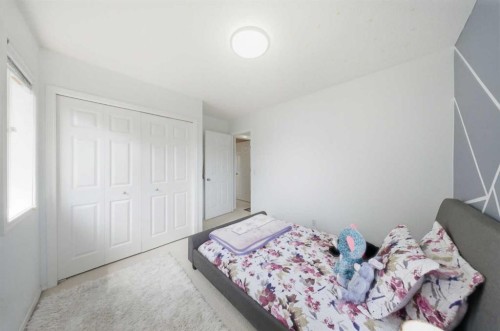 19 Martha'S Meadow Close Ne, Calgary, AB - Indoor Photo Showing Bedroom