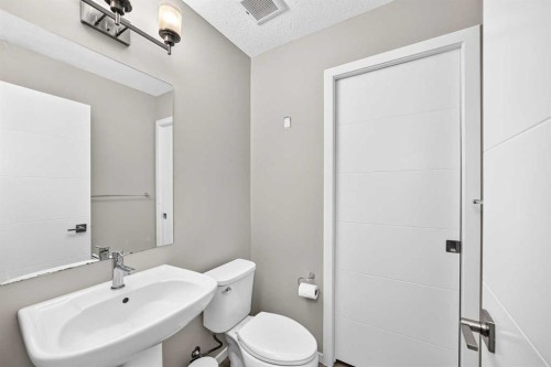 203-120 Redstone Walk Ne, Calgary, AB - Indoor Photo Showing Bathroom