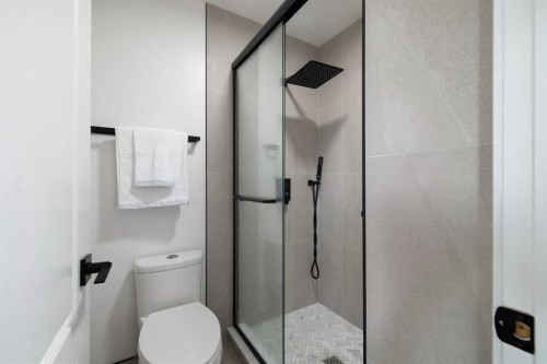 56 West Cedar Rise Sw, Calgary, AB - Indoor Photo Showing Bathroom