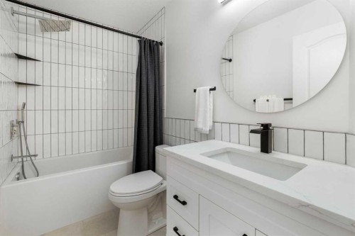 56 West Cedar Rise Sw, Calgary, AB - Indoor Photo Showing Bathroom