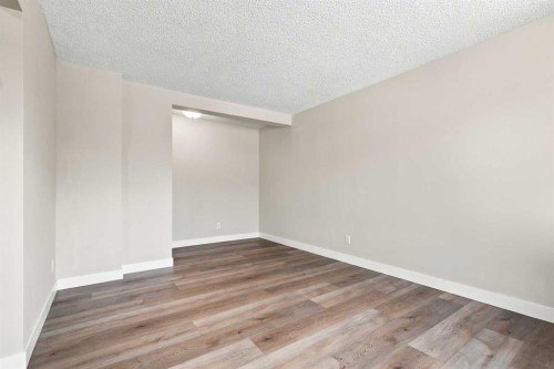 35-740 Bracewood Drive Sw, Calgary, AB - Indoor Photo Showing Other Room