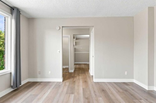 35-740 Bracewood Drive Sw, Calgary, AB - Indoor Photo Showing Other Room