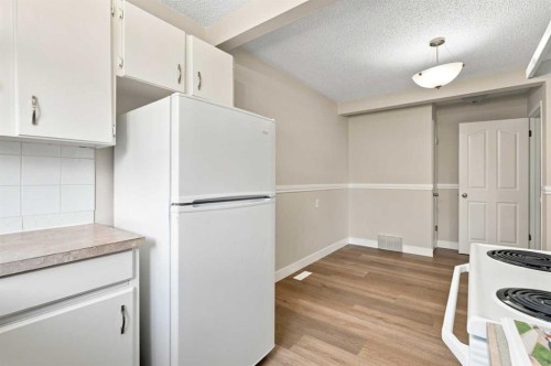35-740 Bracewood Drive Sw, Calgary, AB - Indoor
