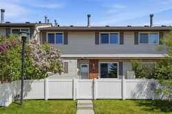 35-740 Bracewood Drive SW Calgary, AB T2W 3N3