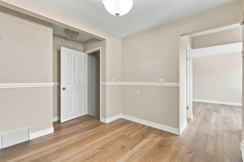 35-740 Bracewood Drive Sw, Calgary, AB - Indoor Photo Showing Other Room
