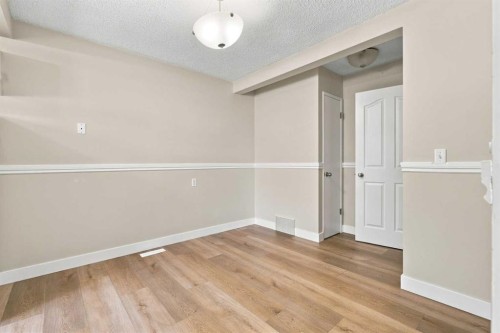 35-740 Bracewood Drive Sw, Calgary, AB - Indoor Photo Showing Other Room