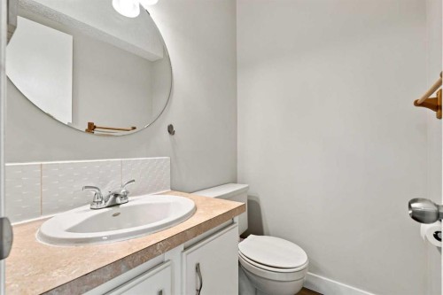 35-740 Bracewood Drive Sw, Calgary, AB - Indoor Photo Showing Bathroom