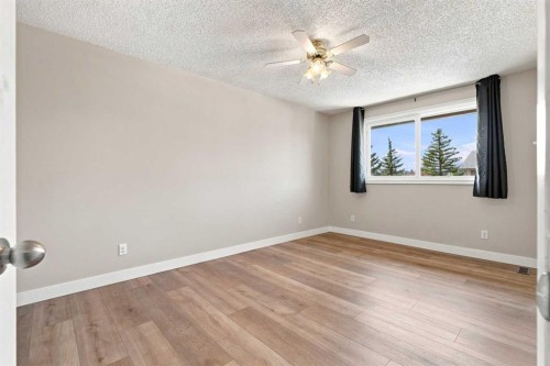 35-740 Bracewood Drive Sw, Calgary, AB - Indoor Photo Showing Other Room
