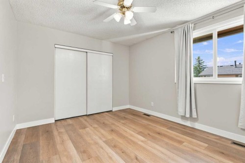 35-740 Bracewood Drive Sw, Calgary, AB - Indoor Photo Showing Other Room