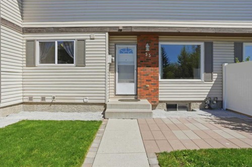 35-740 Bracewood Drive Sw, Calgary, AB - Outdoor With Exterior