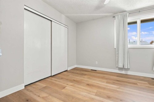 35-740 Bracewood Drive Sw, Calgary, AB - Indoor Photo Showing Other Room