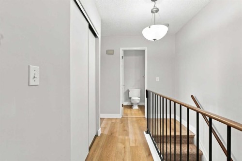 35-740 Bracewood Drive Sw, Calgary, AB - Indoor Photo Showing Other Room