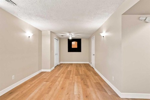35-740 Bracewood Drive Sw, Calgary, AB - Indoor Photo Showing Other Room