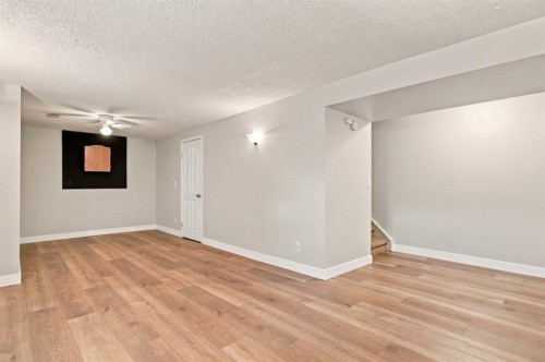 35-740 Bracewood Drive Sw, Calgary, AB - Indoor Photo Showing Other Room
