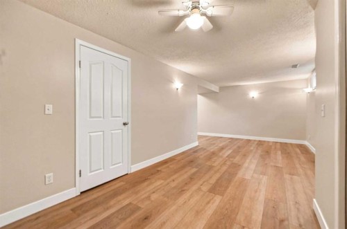 35-740 Bracewood Drive Sw, Calgary, AB - Indoor Photo Showing Other Room