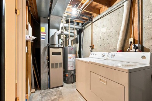 35-740 Bracewood Drive Sw, Calgary, AB - Indoor Photo Showing Laundry Room