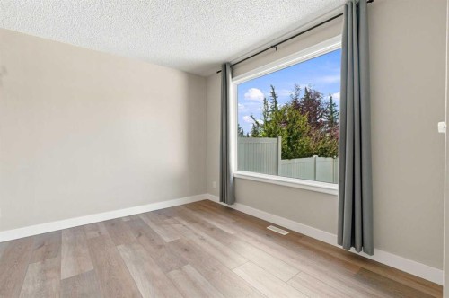 35-740 Bracewood Drive Sw, Calgary, AB - Indoor Photo Showing Other Room