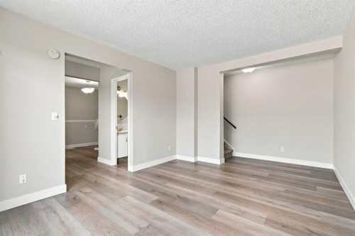 35-740 Bracewood Drive Sw, Calgary, AB - Indoor Photo Showing Other Room