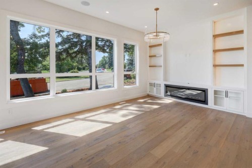 8 Carnarvon Way Nw, Calgary, AB - Indoor With Fireplace