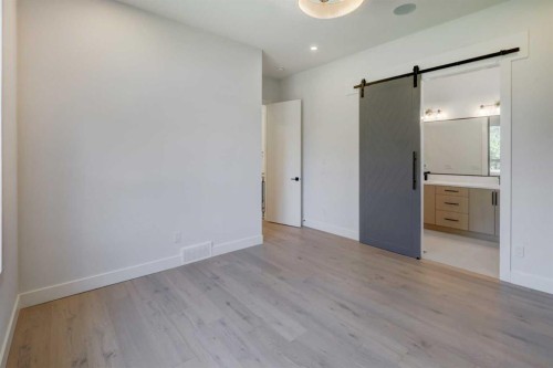 8 Carnarvon Way Nw, Calgary, AB - Indoor Photo Showing Other Room