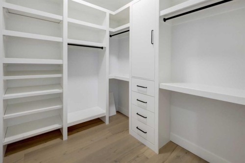 8 Carnarvon Way Nw, Calgary, AB - Indoor With Storage