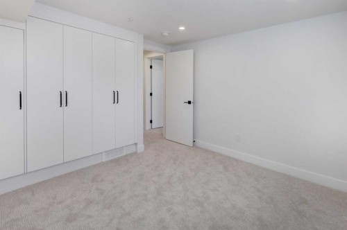 8 Carnarvon Way Nw, Calgary, AB - Indoor Photo Showing Other Room