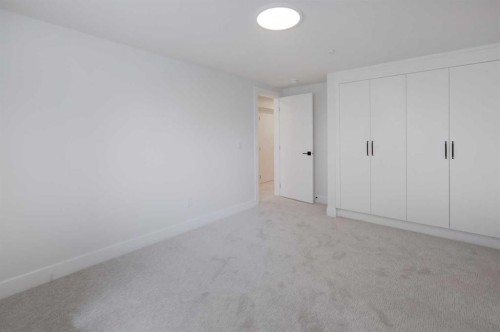 8 Carnarvon Way Nw, Calgary, AB - Indoor Photo Showing Other Room